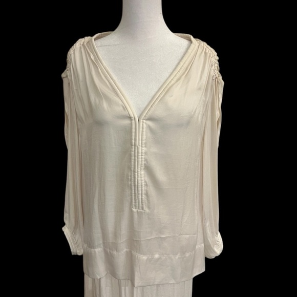 Elegant White Women's Top - Picture 1 of 9